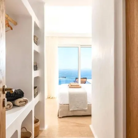 Breathtaking 5 Bedroom With Private Pool Willa
