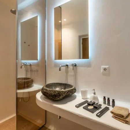 Breathtaking 5 Bedroom With Private Pool