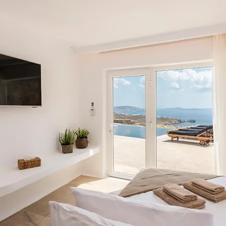 Breathtaking 5 Bedroom With Private Pool *