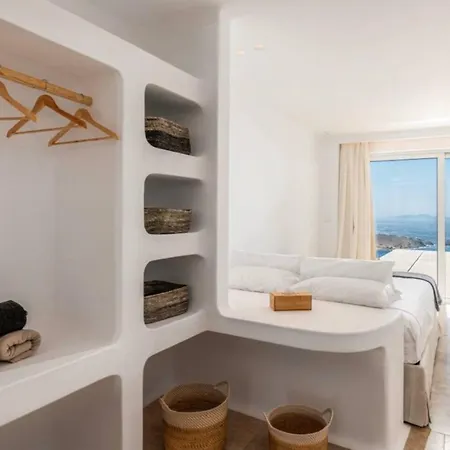 Breathtaking 5 Bedroom With Private Pool Vila *
